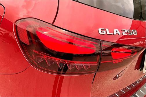 MANUFAKTUR Patagonia Red Metallic 2026 Mercedes-Benz GLA 250 4MATIC