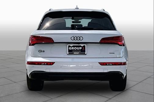 Glacier White Metallic 2023 Audi Q5 45 S line Premium Plus