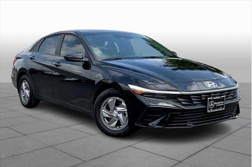 2024 Hyundai ELANTRA SE