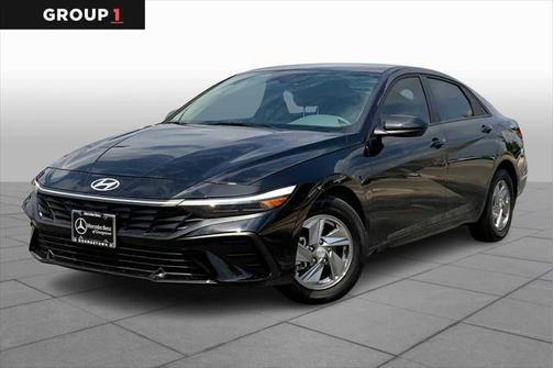 2024 Hyundai ELANTRA SE