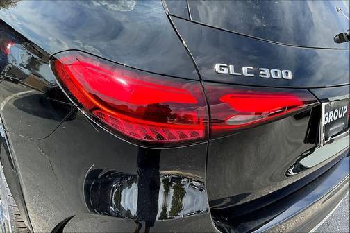 2026 Mercedes-Benz GLC 300 4MATIC