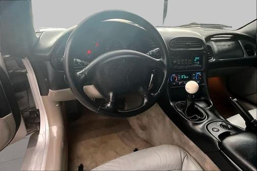 Sebring Silver (Met) 1998 Chevrolet Corvette Base