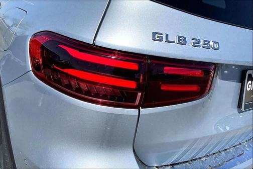 Cirrus Silver Metallic 2026 Mercedes-Benz GLB 250 Base