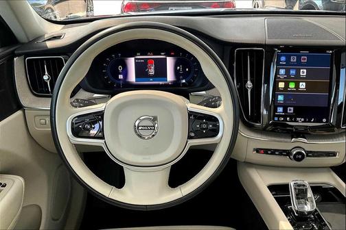 2022 Volvo XC60 B5 Inscription