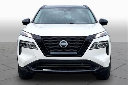 Pearl White Tricoat/Super Black 2023 Nissan Rogue SV