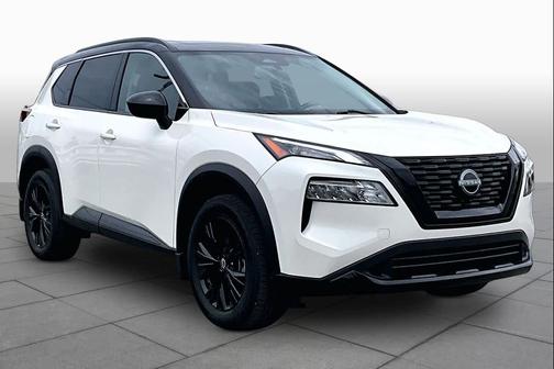 Pearl White Tricoat/Super Black 2023 Nissan Rogue SV