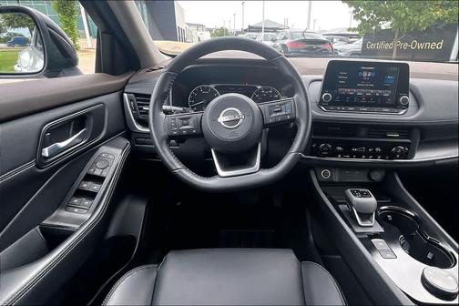 Pearl White Tricoat/Super Black 2023 Nissan Rogue SV