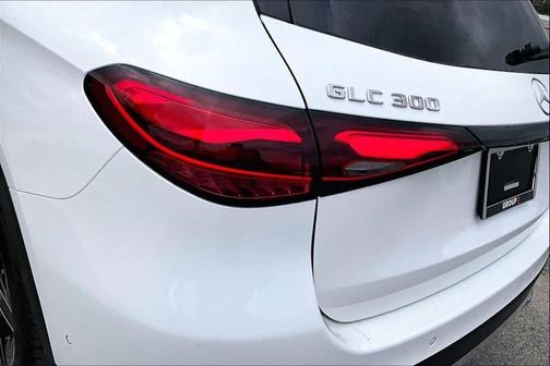 2026 Mercedes-Benz GLC 300 4MATIC