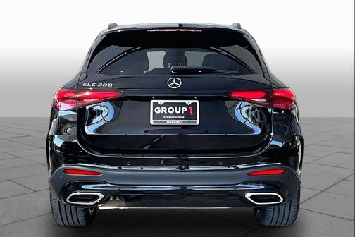 040/Black 2027 Mercedes-Benz GLC 300 Base