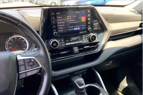 2021 Toyota Highlander LE