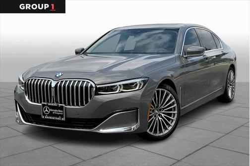 2022 BMW 740 i