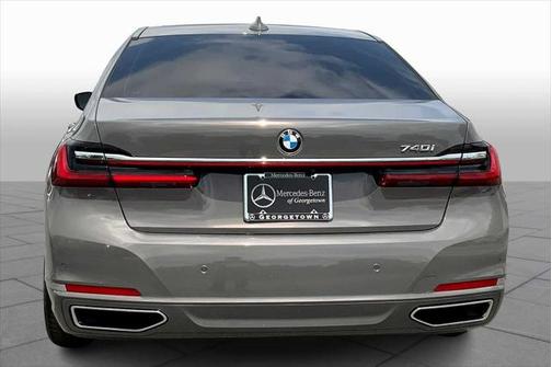 2022 BMW 740 i