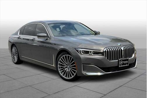 2022 BMW 740 i