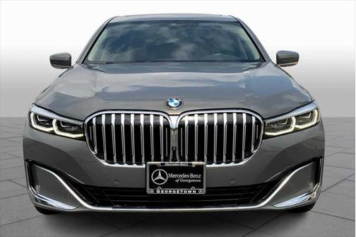 2022 BMW 740 i
