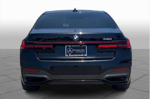 2022 BMW 740 i