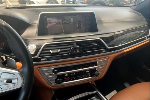 2022 BMW 740 i