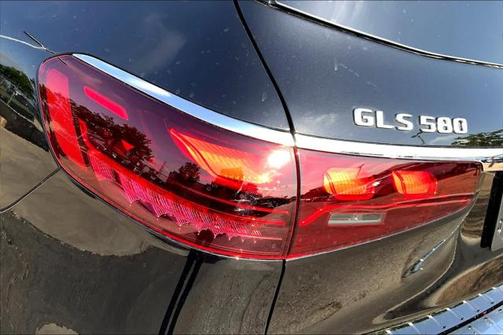 2025 Mercedes-Benz GLS 580 4MATIC