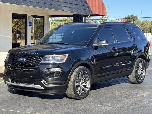 Black 2018 Ford Explorer sport