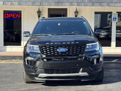 Black 2018 Ford Explorer sport