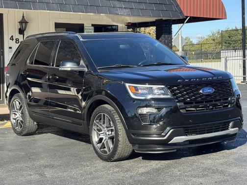 Black 2018 Ford Explorer sport