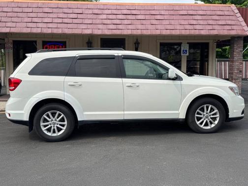 Pearl White Tri-Coat 2013 Dodge Journey SXT