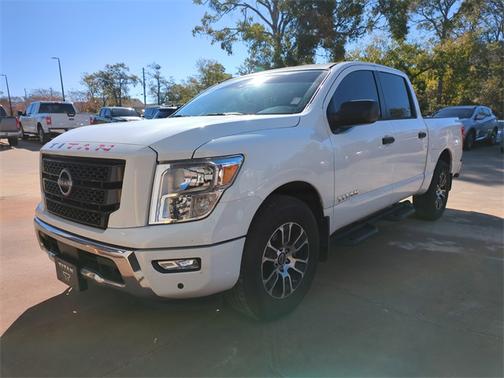 2024 Nissan Titan SV