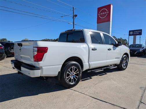 2024 Nissan Titan SV