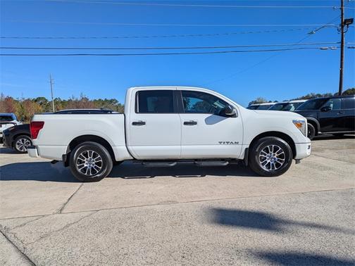 2024 Nissan Titan SV