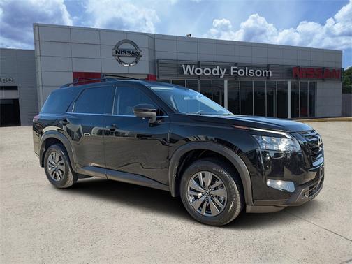 2023 Nissan Pathfinder SV
