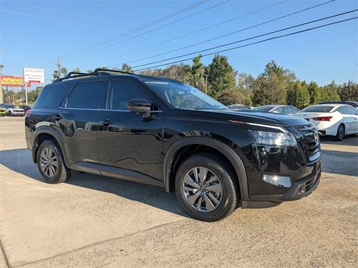 2023 Nissan Pathfinder SV