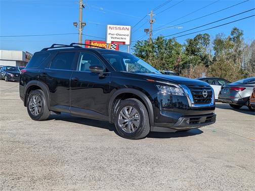 2022 Nissan Pathfinder SV