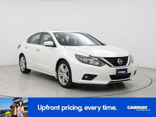 White 2017 Nissan Altima SL