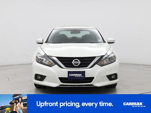 White 2017 Nissan Altima SL