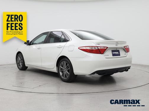 White 2017 Toyota Camry SE