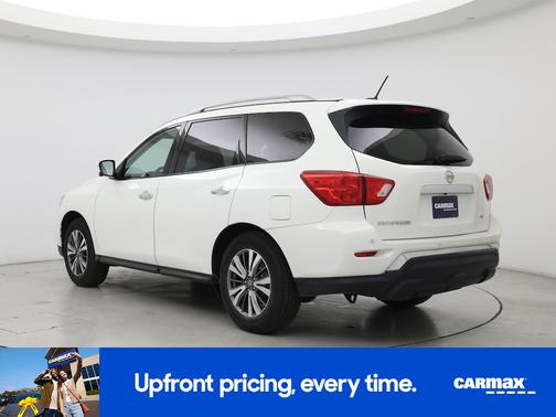 White 2018 Nissan Pathfinder SL