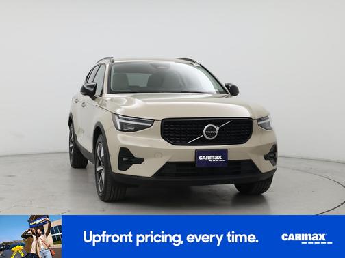 2025 Volvo XC40 B5 Plus Dark Theme