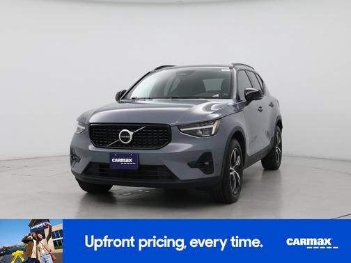2023 Volvo XC40 B5 Plus Dark Theme
