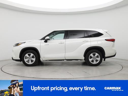 White 2021 Toyota Highlander Hybrid LE