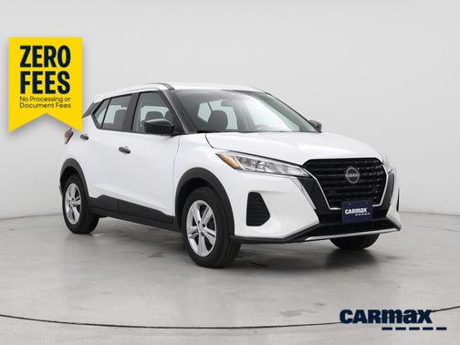 White 2025 Nissan Kicks Play S