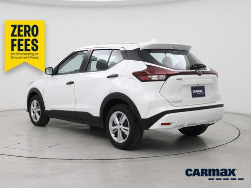 White 2025 Nissan Kicks Play S