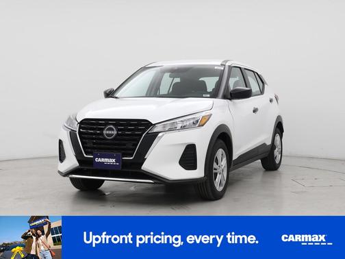 White 2025 Nissan Kicks Play S