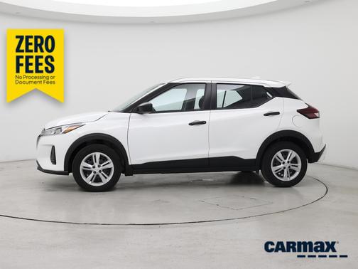 White 2025 Nissan Kicks Play S