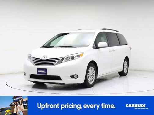White 2015 Toyota Sienna XLE