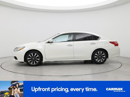 White 2017 Nissan Altima SV