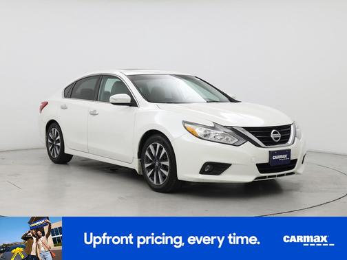 White 2017 Nissan Altima SV