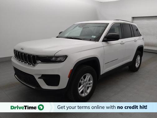 Bright White Clearcoat 2023 Jeep Grand Cherokee Laredo