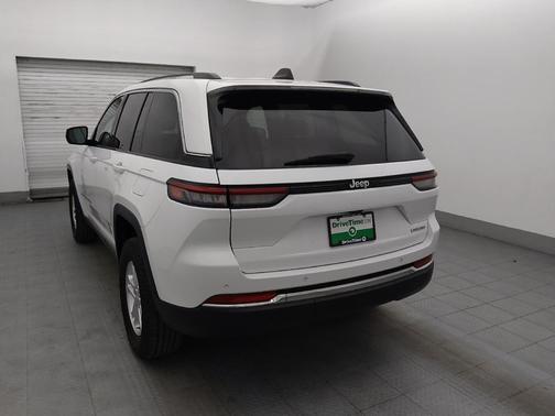Bright White Clearcoat 2023 Jeep Grand Cherokee Laredo