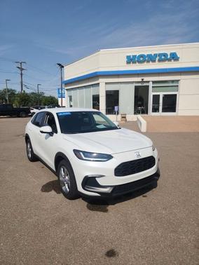 Platinum White Pearl 2024 Honda HR-V