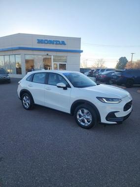 Platinum White Pearl 2025 Honda HR-V