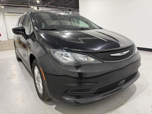 2024 Chrysler Voyager LX